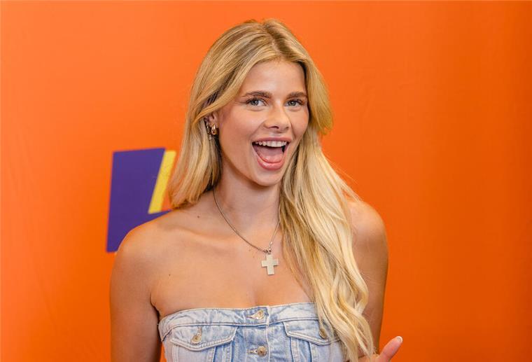 Cuxhavenerin ist im Finale der Miss Germany Awards Larissa Neumann: „Ich habe mir zum Ziel gesetzt, mit den Vorurteilen über Alleinerziehende aufzuräumen und mich für einen leichteren Zugang zu mentaler Hilfe einzusetzen, ohne sich dafür schlecht fühlen zu müssen oder Vorurteilen, auch gerade vom Jugendamt, ausgesetzt zu sein.“