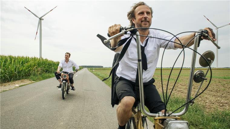 Lars Eidinger (hinten) war Bjarne Mädels Partner in dem Kinofilm „25 km/h".