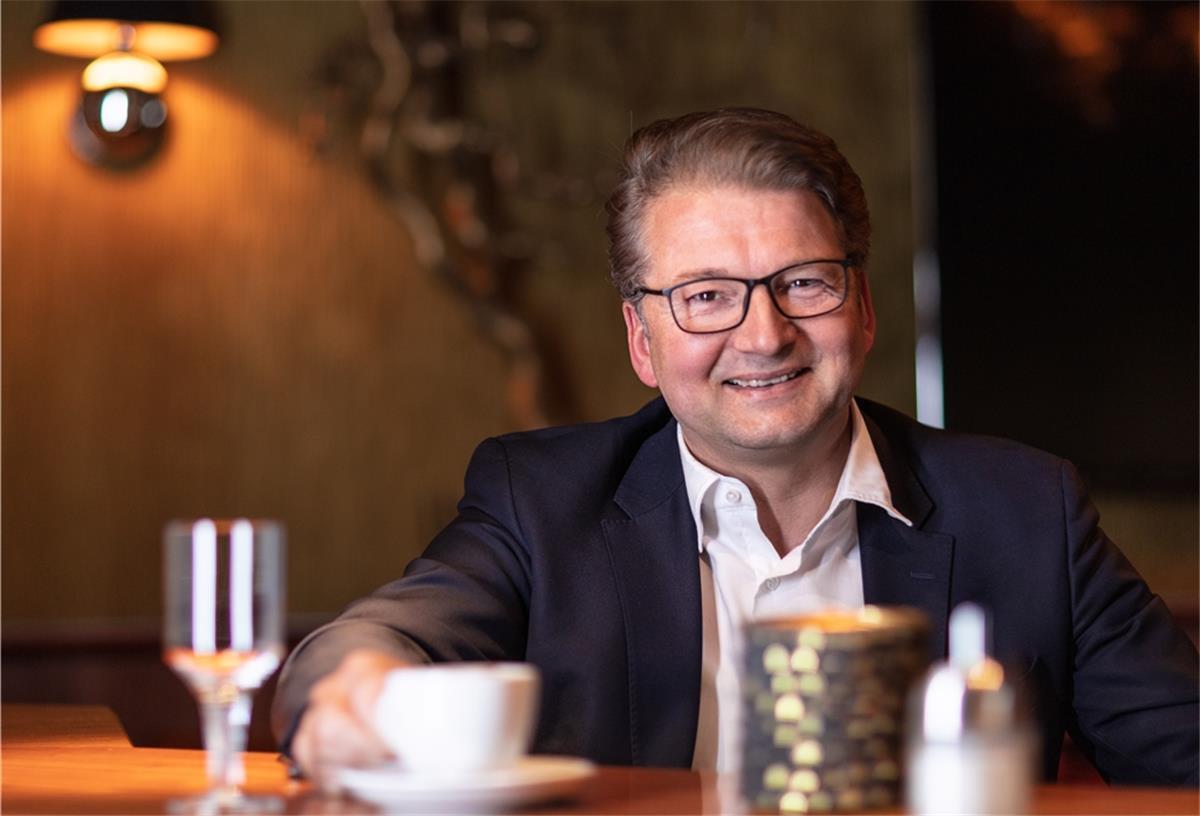 „Hier wird aus wenig
viel gezaubert“ Lars Tietje ist der neue Intendant des Stadttheaters Bremerhaven