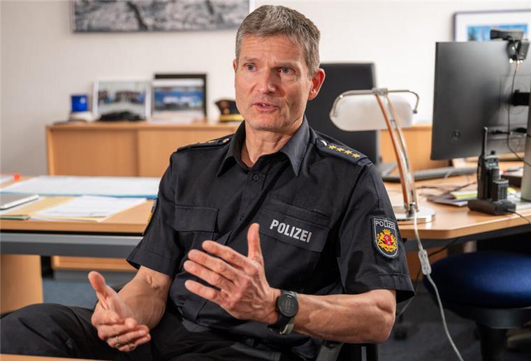 Er fährt von Bremen mit dem Fahrrad zur Arbeit: Das ist der neue Leiter der Schutzpolizei Lars van Beek ist der neue Leiter der Bremerhavener Schutzpolizei.