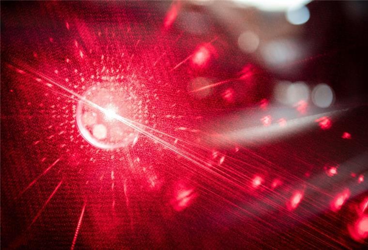 Bremerhavener ruft Polizei nach Laserpointer-Belästigung Ein Laserpointer leuchtet.