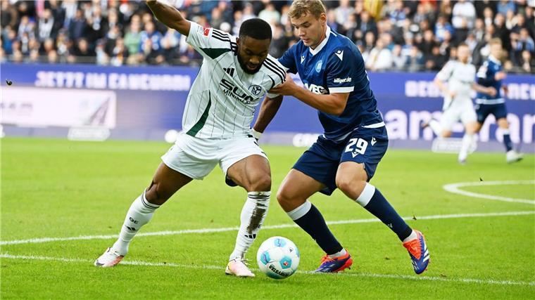 Lasse Günther (r.) und der KSC haben in der laufenden Saison noch nicht verloren.