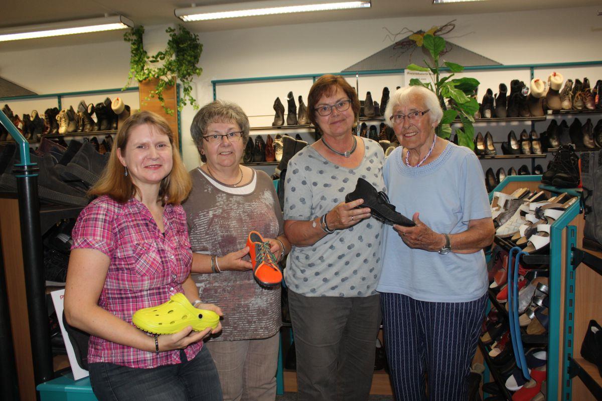 Alteingesessenes Schuhgeschäft in Stubben schließt Lassen sich trotz der anstehenden Schließung des Schuhhauses Bullwinkel nicht unterkriegen (von links): Nicole Müller, Anette Peters, Inhaberin Dörte Stuwe und ihre Mutter Helga Brandenburger.