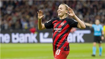 Laura Freigang trifft für Frankfurt gegen Köln dreifach.