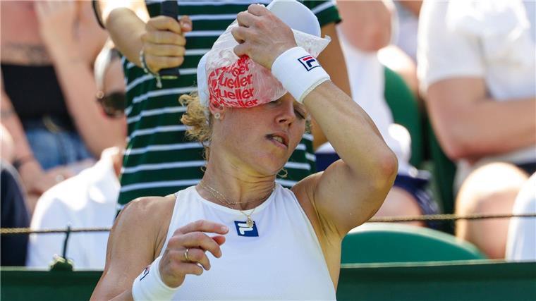 Deutsches Trio überzeugt bei heißester Wimbledon-Eröffnung Laura Siegemund kühlt sich mit Eisbeuteln.