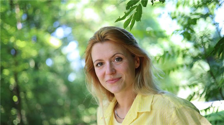 Laura Storz spielt die Hauptrolle in dem Film „Die Kinderschwindlerin“.