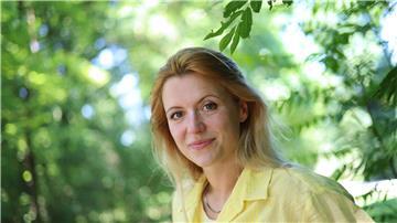 Laura Storz spielt die Hauptrolle in dem Film „Die Kinderschwindlerin“.