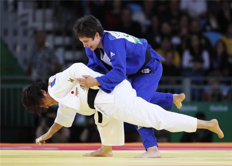 Olympia: Nur im Judo gibt es Edelmetall für Deutschland Laura Vargas Koch (blauer Kampfanzug) darf sich über die Bronzemedaille freuen.