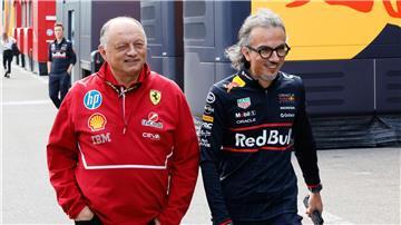 Laurent Mekies (r), hier neben Ferrari-Teamchef Frederic Vasseur, ist der neue Boss von Red Bull Racing.
