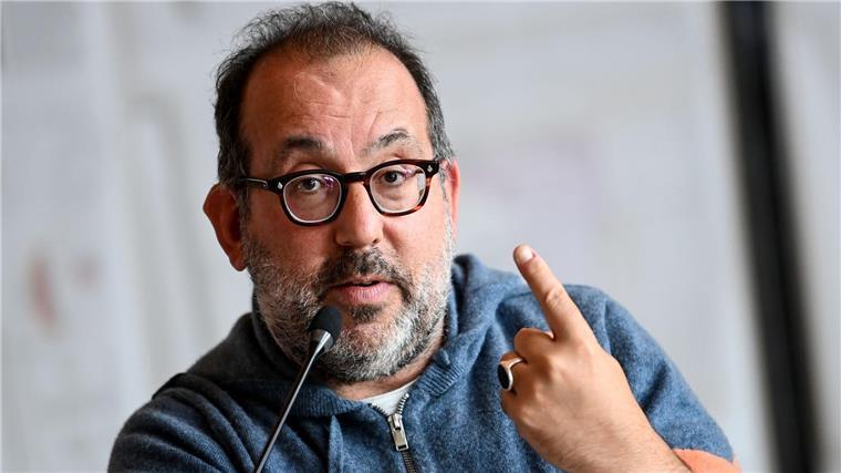 Kosky im Operettenrausch - Neue „Fledermaus“ in München Laut Bayerischer Staatsoper ist Boris Koskys Inszenierung die erste neue „Fledermaus“ seit 26 Jahren.