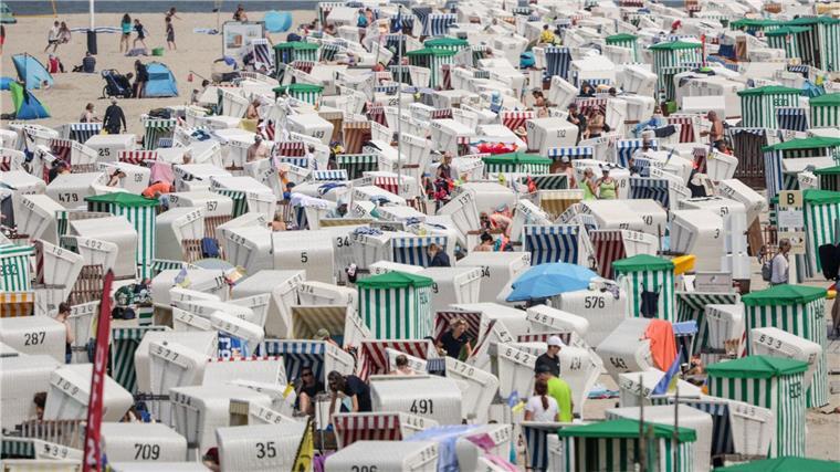 Laut einer neuen Studie zur Tourismusakzeptanz steht die Küstenbevölkerung dem Tourismus insgesamt positiv gegenüber - lokal ist das mitunter aber anders. (Archivbild) 