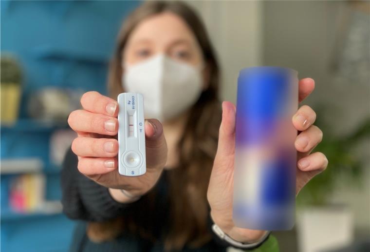 Schnelltests mit Absicht positiv ausschlagen lassen? Laut Gerüchten kann man einen Schnelltest mit Energydrinks fälschen.