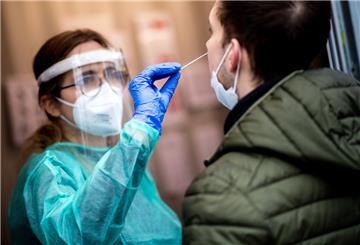 Laut offizieller Statistik sind im Landkreis aktuell 558 Wesermärschlerinnen und Wesermärschler mit dem Coronavirus infiziert.