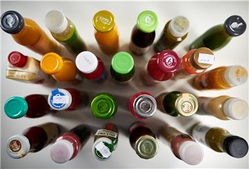 Laut Stiftung Warentest trinkt fast jeder Zweite einen Smoothie, um seiner Gesundheit etwas Gutes zu tun. Die flüssigen Snacks enthalten aber auch viel Zucker.