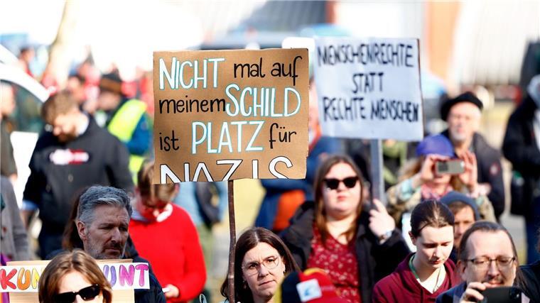 Hunderte demonstrieren gegen AfD-Parteitag im Heidekreis Laut Veranstaltern kamen gut 900 Teilnehmer zur Kundgebung.