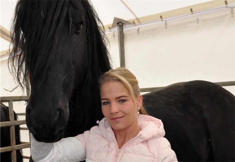 Zirkus hat Angst, weggeschickt zu werden Lavinia Renz und ihre Kollegen sowie die Zirkustiere stehen vor einer ungewissen Zukunft.