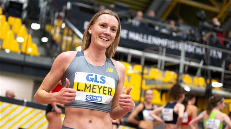 Hallen-DM: Olympiasiegerin Ogunleye siegt mit Bestleistung Lea Meyer freute sich über ihren Meistertitel über die 3000 Meter.