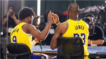 LeBron James (rechts) und sein Sohn Bronny.