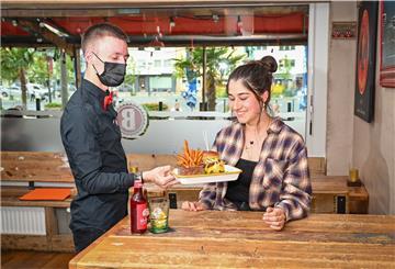 Leckere B Burger Bar.