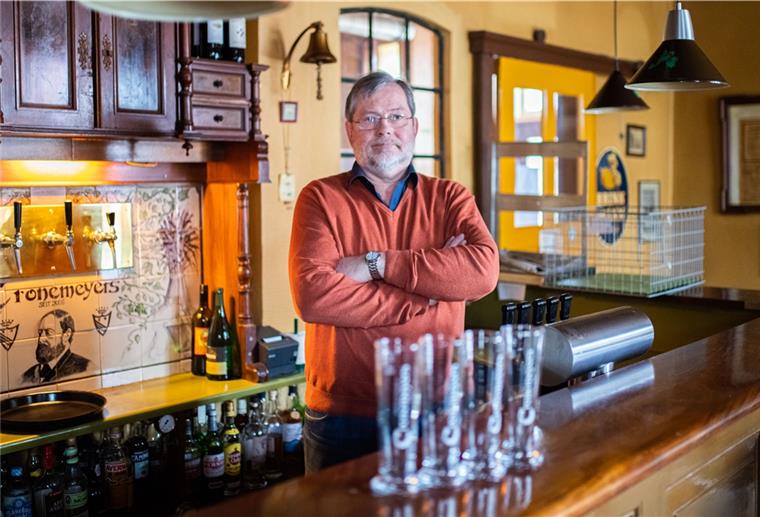 Leere Gläser, keine Gäste: Das Brauhaus von Olaf Schlichting in Neuhaus/Oste ist zwangsgeschlossen. Hilfen gab es keine.