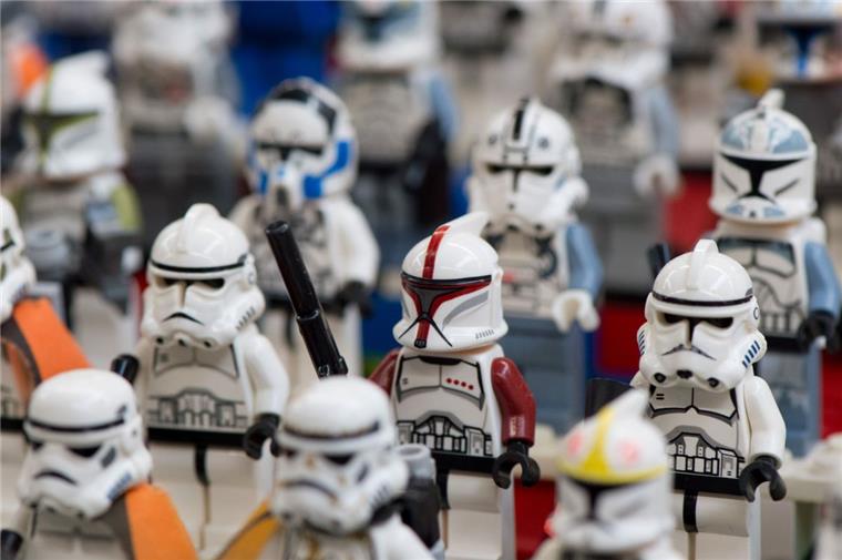 "Star Wars" macht Spielwarenbranche froh Lego-Artikel aus dem Film "Star Wars" sind ein beliebtes Weihnachtsgeschenk. Foto dpa