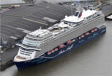 Legt wieder mit Gästen ab: Die „Mein Schiff 2“ soll von Hamburg fahren.
