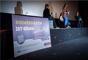 Lehrer gesucht: Am Freitag ist der neue Imagefilm vorgestellt worden.