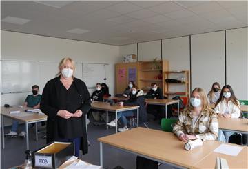 Lehrerin Tanja Slowik mit ihrer R10: „Die Schüler sitzen die Pandemie einfach aus.“