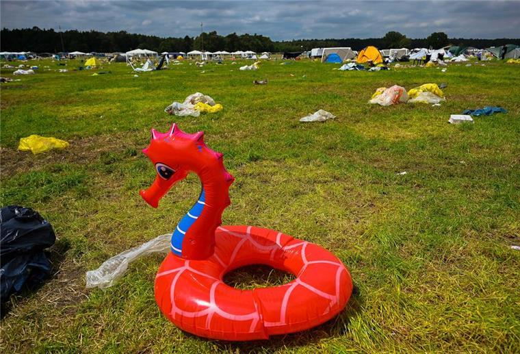 Jede Menge Müll: So sieht das Hurricane-Gelände nach der Abreise aus Leider gehört das auf vielen Festivals noch zum normalen Bild. Wenn die Besuchermassen abgereist sind, bleibt Müll zurück. Viel Müll. Das war auch auf dem Hurricane-Festival 2024 nicht anders.