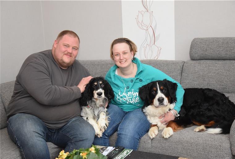 Hobby-Landwirt Leif findet große Liebe bei „Bauer sucht Frau“ Leif Penner hat sein Liebesglück gefunden: Stephanie Welp aus Leer und ihr Hund Lacky sind mittlerweile bei dem Hobby-Landwirt aus dem Morgenland eingezogen.