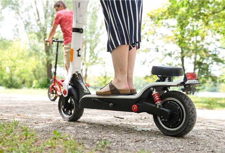 E-Scooter auf Leihbasis Leihen statt kaufen? Ob die Langzeitmiete eines E-Tretrollers das Richtige ist, hängt unter anderem vom Wunschmodell ab.