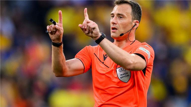 Flasche, Referee, Taktik: Drei Dinge beim zweiten Halbfinale Leitet das Halbfinale: der Deutsche Felix Zwayer.
