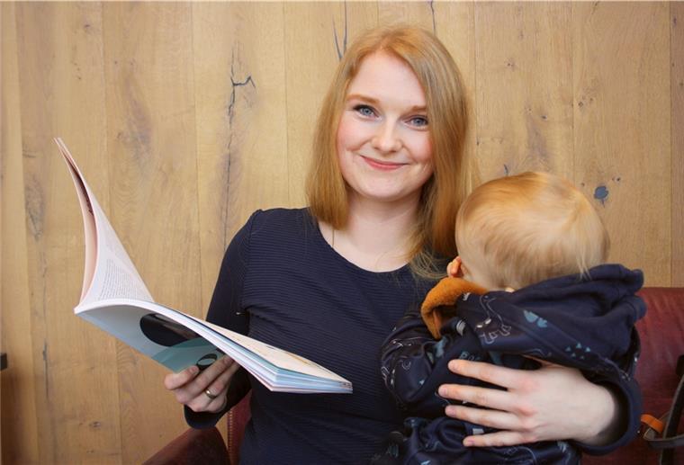 Bremerhaven: Zwischen Studium und Kindererziehung Lena Fehlig mit ihrem Sohn. In Bremerhaven studiert sie Digitale Medienproduktion.