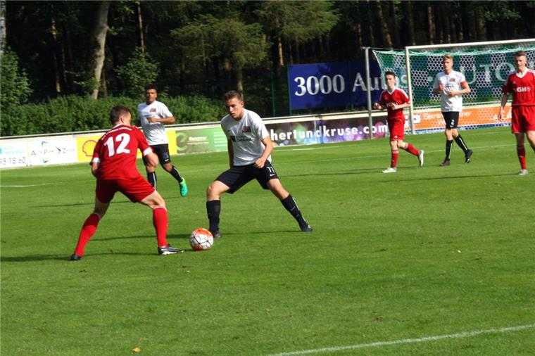 Focks Viererpack schießt JFV A/O/Heeslingens U19 an die Spitze der Niedersachsenliga Lennard Fock (rechts) war mit vier Toren der überragende Spieler des JFV A/O/Heeslingen beim 6:2-Erfolg über Georgsmarienhütte.