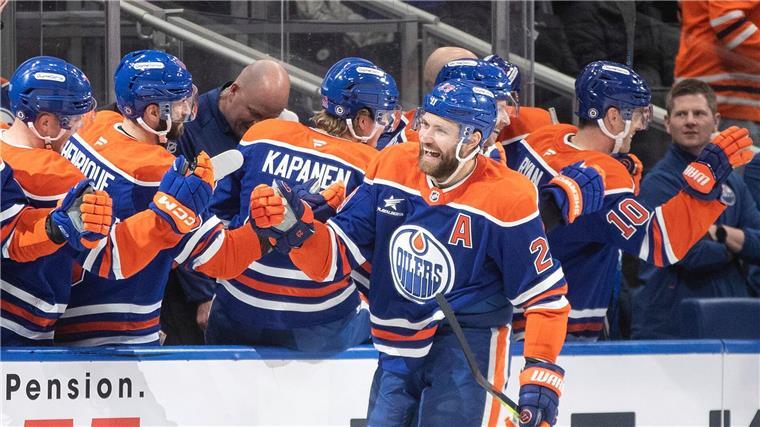 Kurioses Tor von Draisaitl - Oilers verlieren dennoch Leon Draisaitl erzielte gegen Minnesota mit einem Pass kurios sein 15. Saisontor.