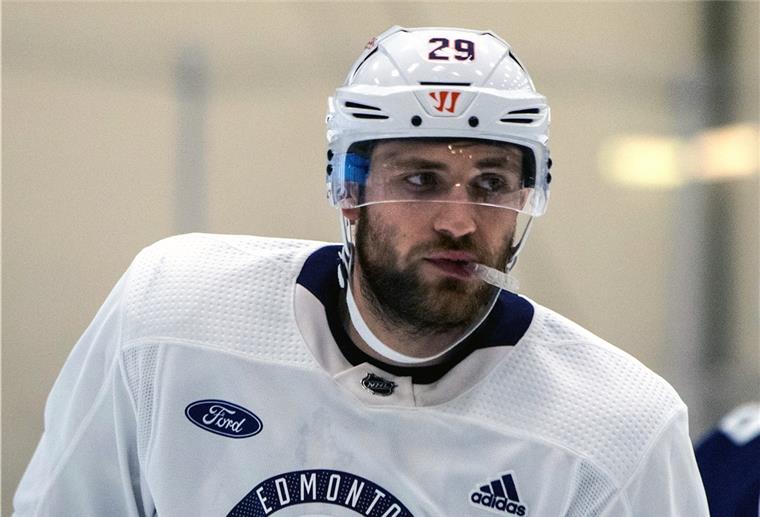 NHL: Draisaitl glänzt mit vier Torvorlagen NHL-Eishockeyspieler Leon Draisaitl im Trainingslager der Edmonton Oilers.