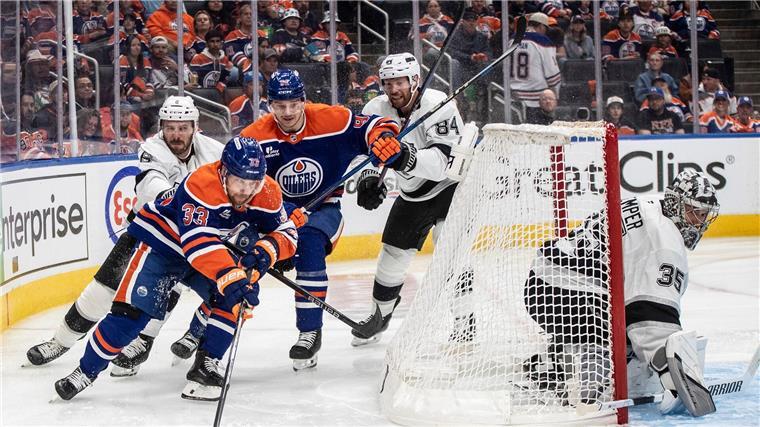 Leon Draisaitl schießt Oilers zum Sieg in der Verlängerung Leon Draisaitl ist Edmontons Matchwinner im vierten Spiel gegen die Kings.