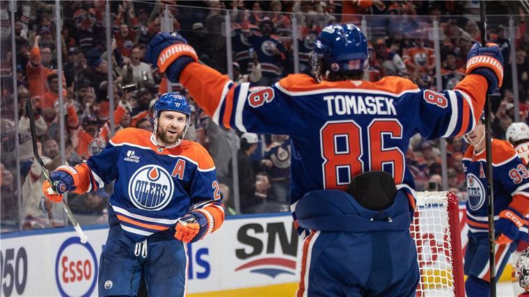 Draisaitl trifft, Oilers siegen nach später Aufholjagd noch Leon Draisaitl (l) startete mit seinem Anschlusstreffer die Aufholjagd der Edmonton Oilers gegen die Montreal Canadiens.