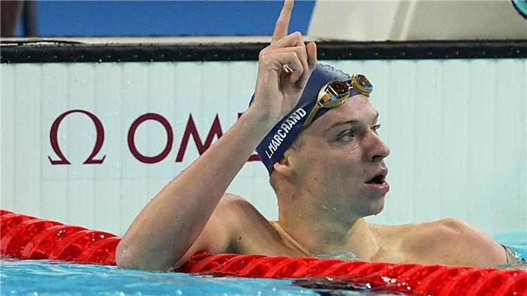 Doppel-Gold: Marchands Schwimm-Show geht weiter Léon Marchand hat bei Olympia erneut begeistert.