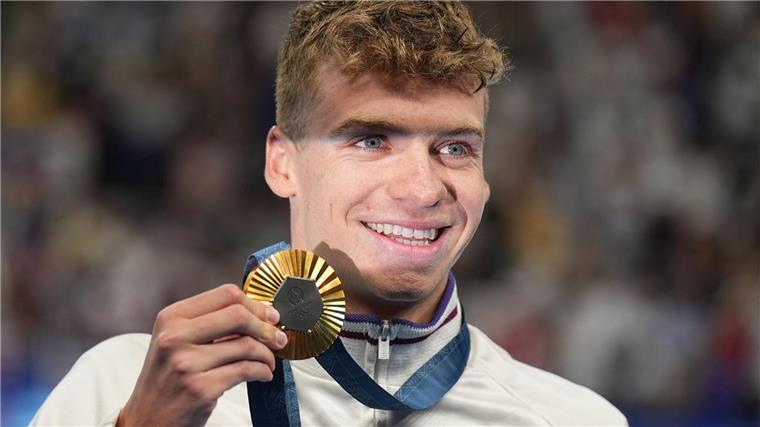 „Allez les Bleus“: Paris feiert Olympia und seine Helden Léon Marchand wird bei Olympia gefeiert.