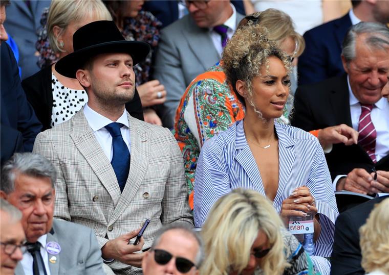 Musik-Star Leona Lewis heiratet Langener Dennis Jauch Leona Lewis, Sängerin aus Großbritannien, sitzt mit ihrem Lebensgefährten Dennis Jauch im Publikum beim Tennis-Turnier in Wimbledon.
