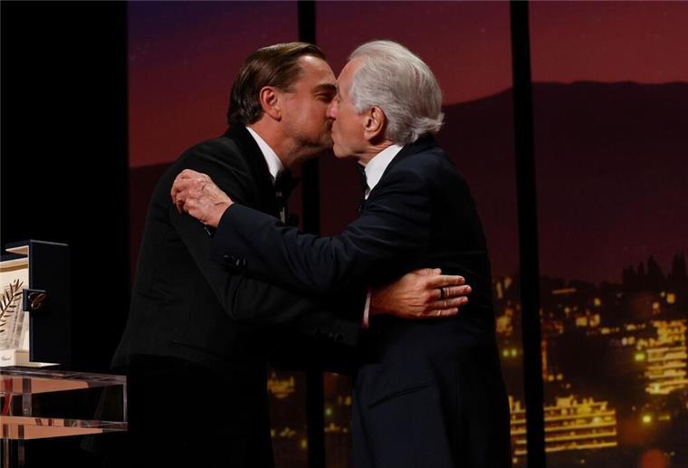 Schluss mit Schweigen – Robert De Niro teilt gegen Trump aus Leonardo DiCaprio beschreibt De Niro als Vorbild.