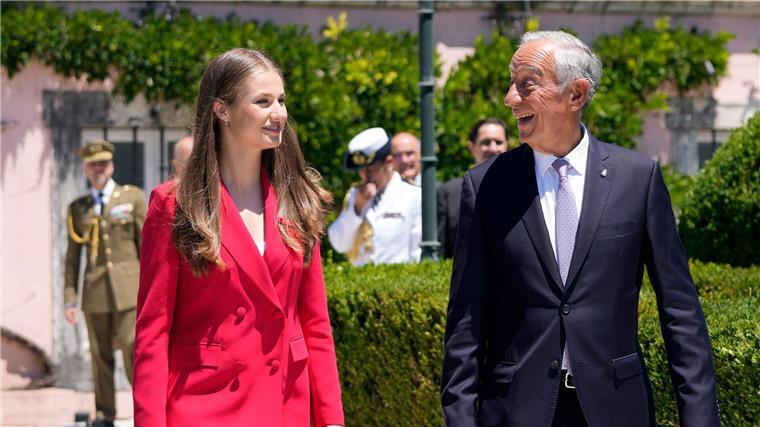 Erste Solo-Dienstreise von Kronprinzessin Leonor im Ausland Leonor fühlte sich in Portugal „wie zu Hause“. Sie traf unter anderem Portugals Präsident Marcelo Rebelo de Sousa.
