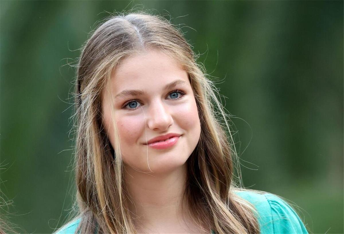 Die „Geheimnisvolle“ - Kronprinzessin Leonor wird 18 Leonor, Prinzessin von Spanien, besucht mit ihrer Familie die Alfabia-Gärten. Jetzt wird sie volljährig.
