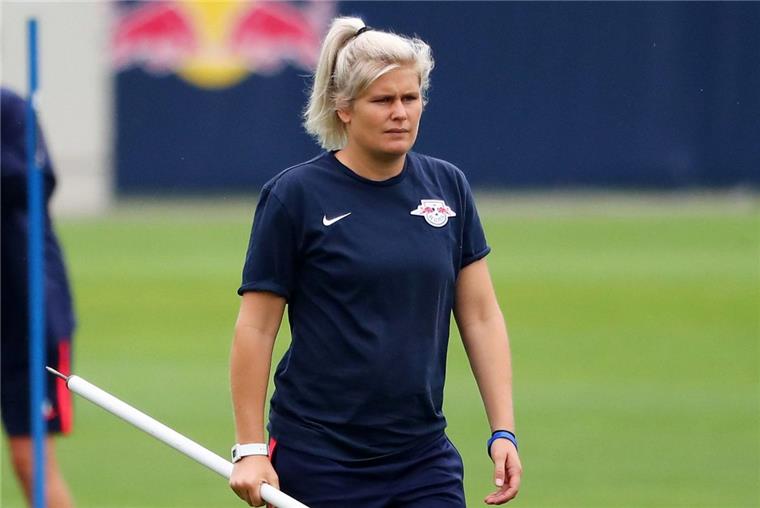 Fußball-Spruch des Jahres: Imke Wübbenhorst ist dabei Lernen von den Profis: Im Rahmen ihrer Fußball-Lehrer-Ausbildung hospitierte Imke Wübbenhorst mehrere Wochen bei Bundesligist RB Leipzig.
