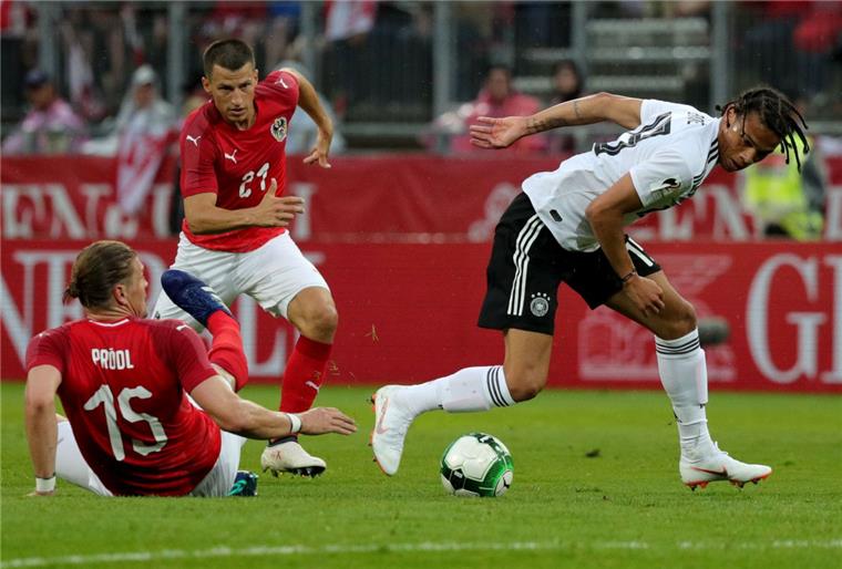 Löw streicht Leno, Petersen, Tah und Sané aus WM-Kader Leroy Sané (rechts) darf nicht mit zur WM.