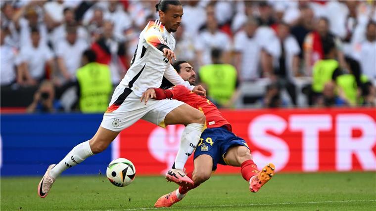 Leroyn Sané (l) bei seinem letzten Einsatz im EM-Viertelfinale gegen Spanien.