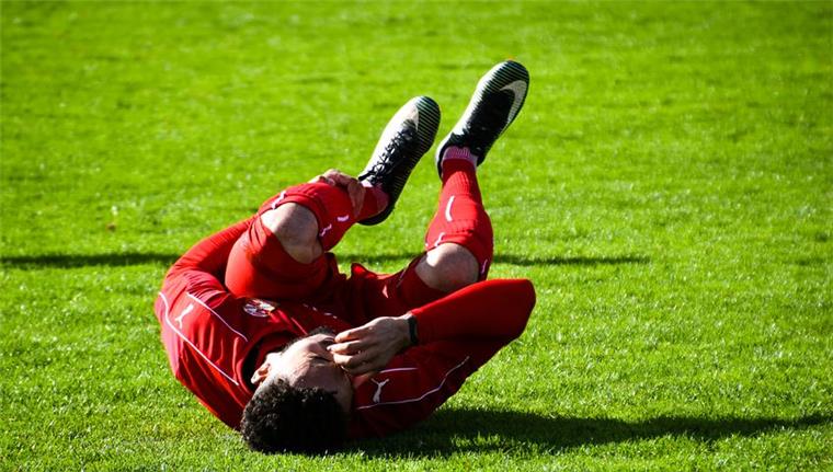 Verletzt in die Winterpause? So wird Weihnachten trotzdem eine große Bescherung Fußballunfall