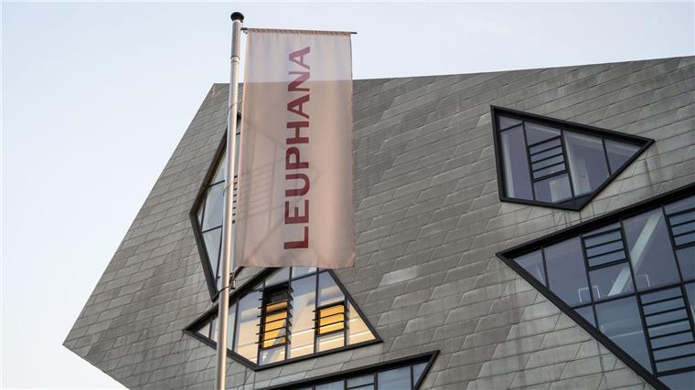 Kein Festakt an Uni Lüneburg wegen Demo gegen AfD-Politiker Leuphana sagt Festakt ab. (Archivbild)