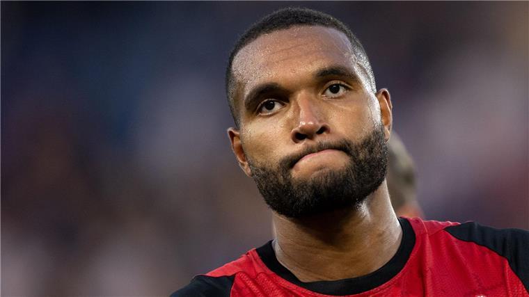 Leverkusens Nationalspieler Tah wechselt doch nicht zum FC Bayern.